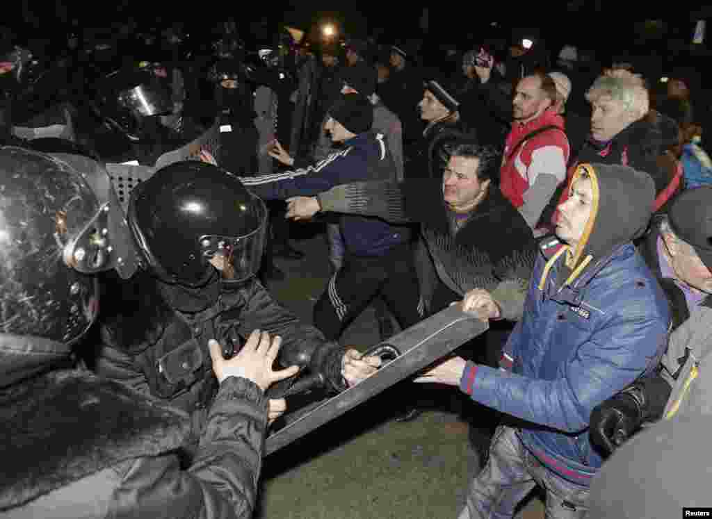 Pro-Russian demonstrators clash with riot police during a protest rally in Donetsk, Ukraine, March 6, 2014. 