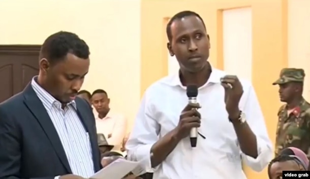 Participants in a town hall hosted by VOA's Somali service Saturday conversed with Somali President Hassan Sheikh Mohamoud in Somalia and residents in St. Paul, Minnesota, home to the largest Somali community in the U.S.