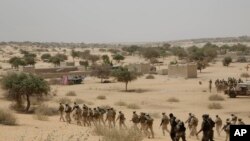 Vikosi vya Chad vikisaka kundi la Boko Haram jangwani Chad. 