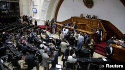 Para las elecciones del 5 de enero, el parlamento tiene previsto ratificar a Juan Guaidó como presidente encargado de la Asamblea Nacional nuevamente, y hasta que Maduro deje el poder.