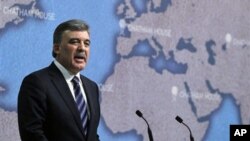 Turkish President Abdullah Gul speaks on Turkey's international relations, at Chatham House in London, 08 Nov 2010