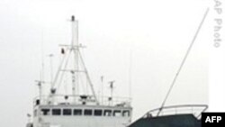 Судно  Северной Кореи изменило курс