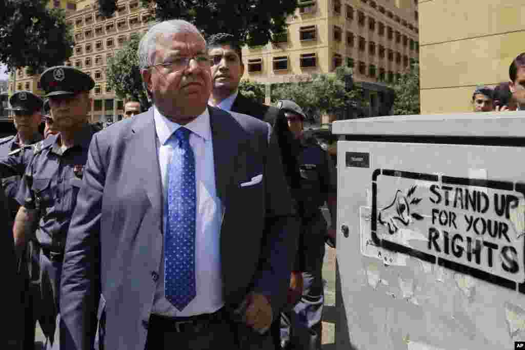 Lebanese Interior Minister Nohad Machnouk visits downtown Beirut&nbsp;a day after violent protests sparked by the ongoing trash crisis, in downtown Beirut, Aug. 24, 2015.