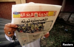 A man reads the Muslim Brotherhood's newspaper Al-Hurriya wa-l-adala (Freedom of Justice), named after their political party in Cairo, Sept. 3, 2013.
