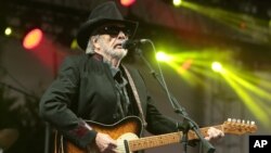 Merle Haggard grabó decenas de álbumes durante 40 años de carrera artística.