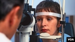 El glaucoma se puede detectar mediante un examen completo de la vista en el que se dilatan las pupilas, para descubrir la presencia de señales de la enfermedad.