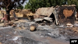 Maisons incendiées par Boko Haram dans le village de Maiborti, à la périphérie de Maiduguri, dans le nord-est du Nigéria, le 17 décembre 2018.