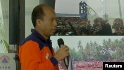 Sutopo Purwo Nugroho, a spokesman of Indonesia's Mitigation and Disaster Agency (BNPB), holds a second news conference to brief reporters, Sept. 29, 2018.