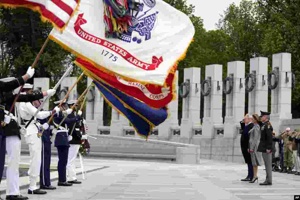 هفتاد و پنجمین سالگرد پیروزی بر آلمان نازی - ادای احترام پرزیدنت دونالد ترامپ و بانوی اول به قربانیان جنگ جهانی دوم در بنای یادبود در شهر واشنگتن&nbsp;