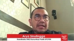 Koordinator PMO Komunikasi Publik KPC PEN Arya Sinulingga dalam telekonferensi pers di Jakarta, Selasa (23/2). (Foto:VOA)