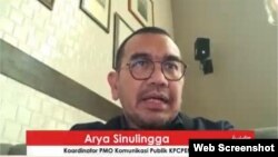 Koordinator PMO Komunikasi Publik KPC PEN Arya Sinulingga dalam telekonferensi pers di Jakarta, Selasa (23/2). (Foto:VOA)