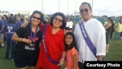 Naturi Isherdianto (kiri) bersama keluarga di acara penggalangan dana untuk kanker di AS (dok: pribadi)