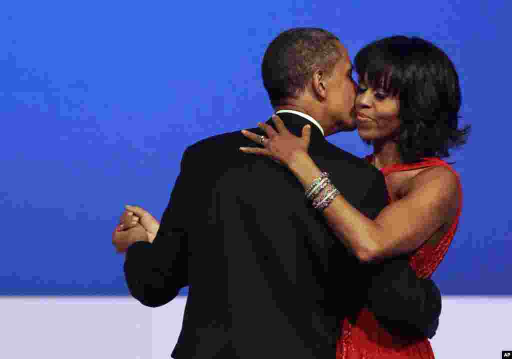 President Barack Obama kisses first lady Michelle Obama during their dance at the Commander-in-Chief Inaugural Ball at the Washington Convention Center, January 21, 2013.