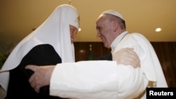 Russian Orthodox Patriarch Kirill (L) and Pope Francis embrace in Havana, Feb. 12, 2016. 