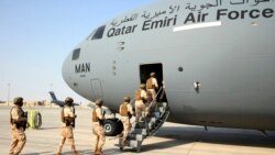 Qatari Air Force airmen board a Qatari transport plane evacuating people, at Hamid Karzai International Airport in Kabul, Afghanistan, August, 18, 2021. (Qatar Government Communications Office via AP)