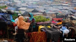 Des réfugiés Rohingya dans un camp situé au Bangladesh, le 18 septembre 2017.