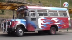 Un antiguo bus se transforma en una galería de arte