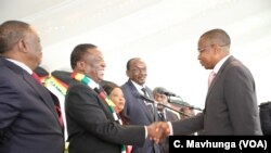 FILE: President Mnangagwa (right) talks to Zimbabwe’s new Finance Minister Mthuli Ncube at the State House in Harare, Sept. 10, 2018. 