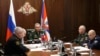 세르게이 쇼이구(가운데) 러시아 국방장관이 모스크바에서 회의를 주재하고 있다. (자료사진)