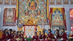 རྡོ་རྗེ་གདན་དུ་གསུང་ཆོས་དབུ་འཛུགས།