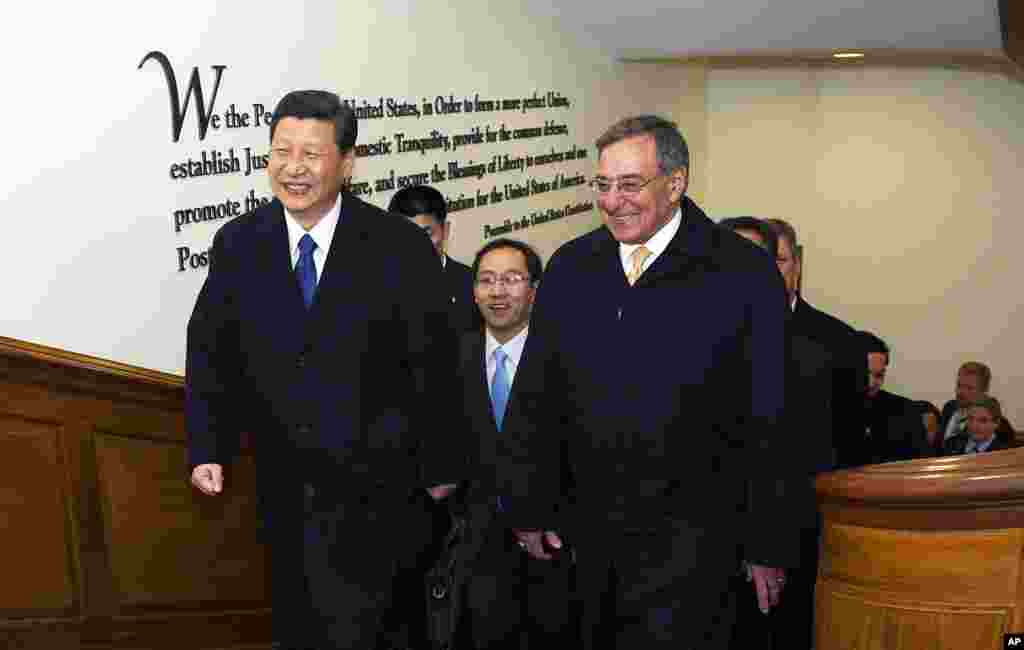 2012年2月14号，美国防部长帕内塔在五角大楼会见中国国家副主席习近平。
