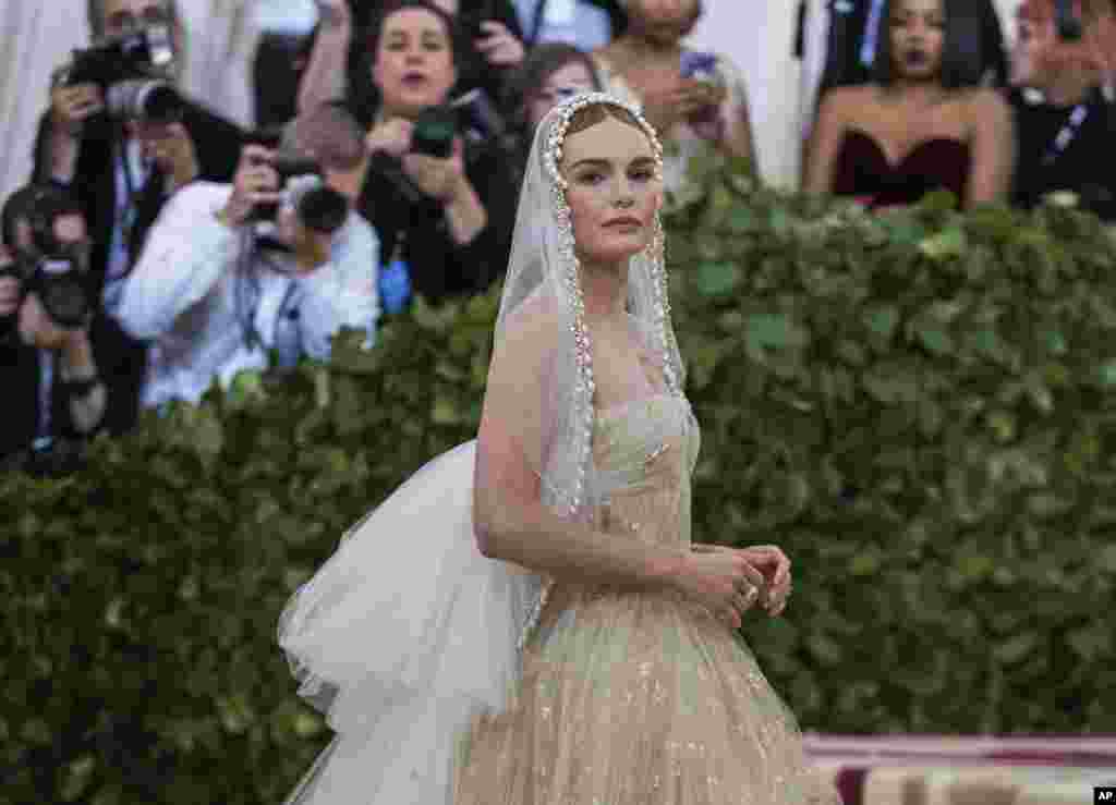 Actor Kate Bosworth attends The Metropolitan Museum of Art&#39;s Costume Institute benefit gala celebrating the opening of the Heavenly Bodies: Fashion and the Catholic Imagination exhibition on Monday, May 7, 2018, in New York. (Photo by Charles Sykes/Invision/AP)