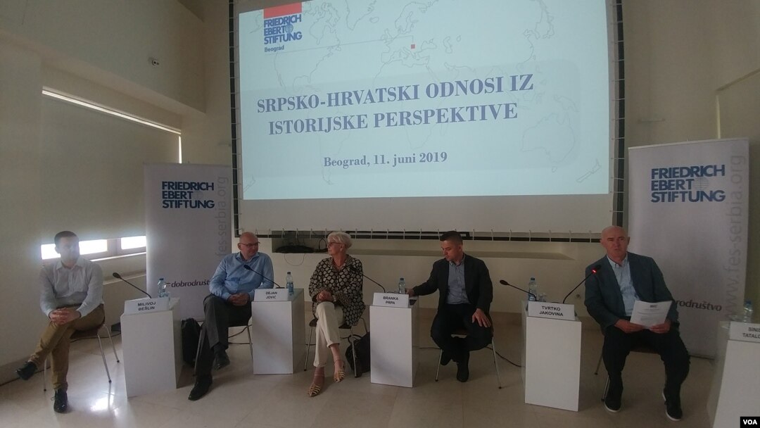 Panel o srpsko-hrvatskim odnosima, u Muzeju kinoteke, u Beogradu, 11. juna 2019. (VOA)