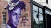 Fans celebran a Prince en Salón de la Fama del Rock and Roll