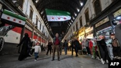 د بشارالاسد مخالفینو دمشق نیولی، الاسد د ملک نه وتلی دی او روسي چارواکو ویلي هغه ته يې په روس کې پناه ورکړې ده