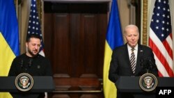 Президент США Джо Байден і президент України Володимир Зеленський проводять спільну прес-конференцію у Вашингтоні 12 грудня 2023 року. Фото Mandel NGAN 