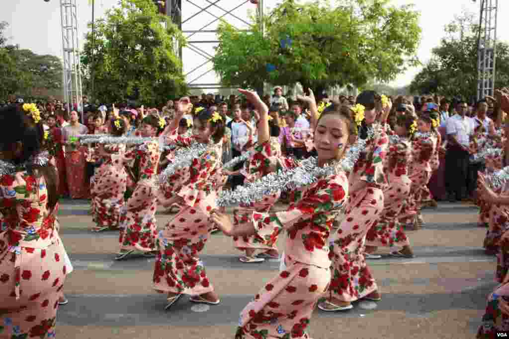 မန္တလေးသင်္ကြန်ပွဲတော် အကြိုနေ့မြင်ကွင်းများ