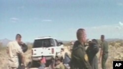 Des illégaux capturés à la frontière avec le Mexique, dans l'Arizona