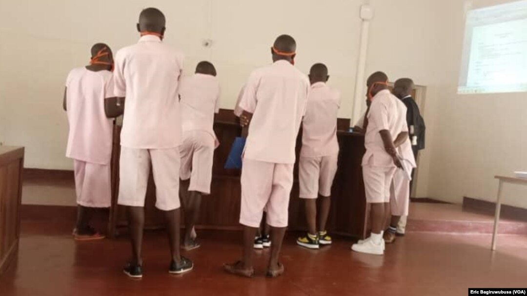 Abayoboke b'Ishyaka DALFA Umurinzi n'Umunyamakuru Theoneste Nsengimana imbere y'abacamanza