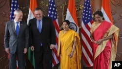 Dari kiri: Menteri Pertahanan AS James Mattis, Menteri Luar Negeri AS Mike Pompeo, Menteri Luar Negeri India Sushma Swaraj dan Menteri Pertahanan India Nirmala Sitharaman di New Delhi, India, Kamis, 6 September 2018. 