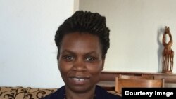 Madame Violette Uwamahoro akirekurwa yahise yerekeza mu nzu yashakiwe na Ambassade y’Abongereza mu Rwanda