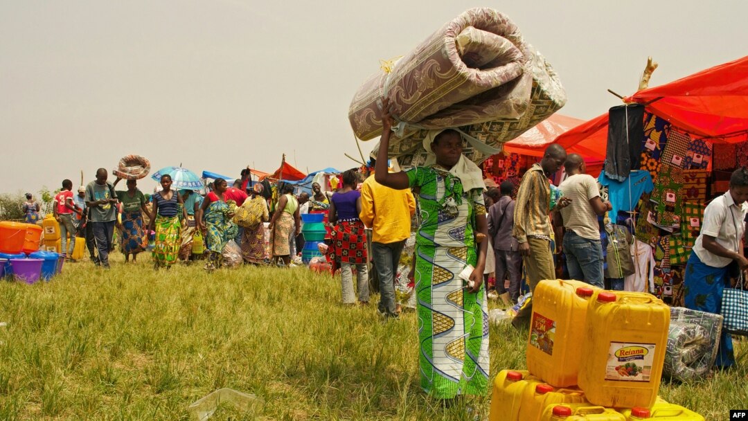 Bakima bitumba bakiti na wenze moko na Komanda, Ituri, 27 janvier 2016.