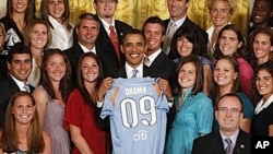 Le président Obama recevant l'équipe Sky Blue FC, championne de la ligue de football féminin des Etats-Unis