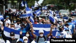 Nicaragüenses exiliados en Costa Rica participan en marcha contra el Gobierno del presidente nicaragüense, Daniel Ortega, y las próximas elecciones generales del 7 de noviembre, en San José.