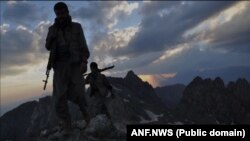 Kombatan Partai Pekerja Kurdistan (PKK).