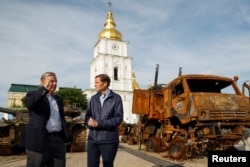 Cumhuriyetçi Senatör Lindsey Graham ve Demokrat Senatör Richard Blumenthal Ukrayna'nın başkenti Kiev'de, 7 Temmuz, 2022.