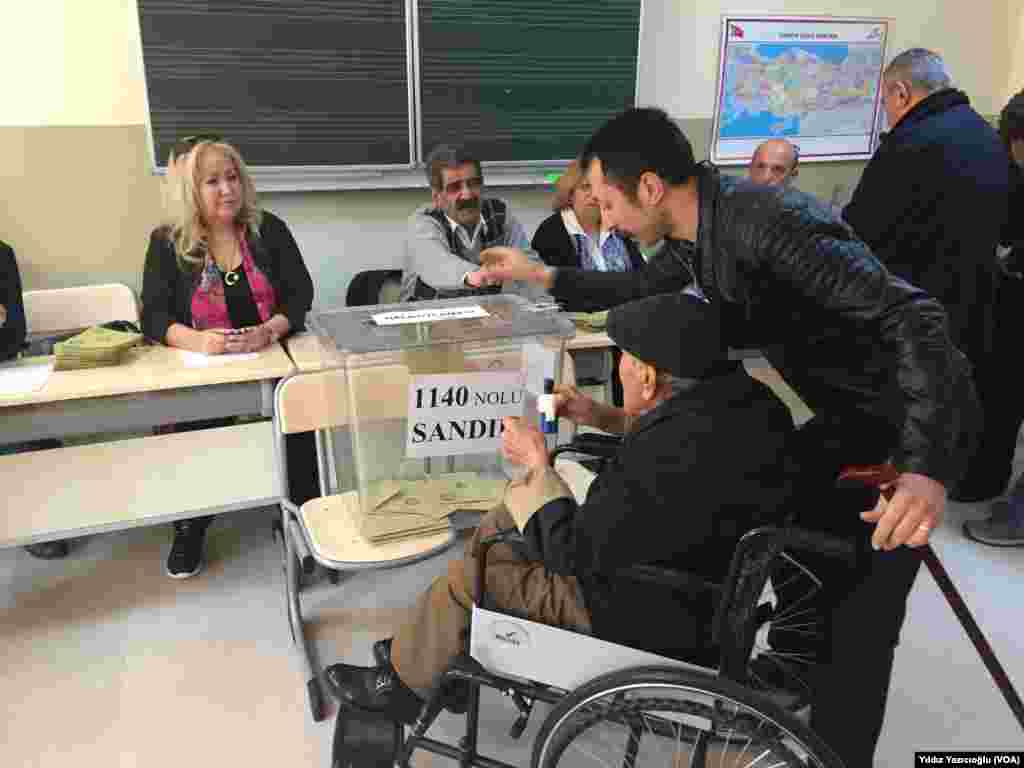 Turkey heads to the polls for referendum