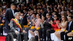 El presidente de Ecuador, Lenín Moreno, asiste a una ceremonia militar por el Día de la Independencia, en Quito. Agosto 10, 2017.