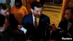 El senador Ted Cruz dijo estar complacido con el esfuerzo de su bancada demócrata por abrir paso a la discusión del control de armas en el Senado. 