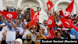 Wananchi wanaompinga Rais wa Tunisia Kais Saied wakishiriki katika maandamano katika kile wanachosema alipindua serikali Julai 25, mjini Tunis, Tunisia Septemba 18, 2021.REUTERS/Zoubeir Souissi