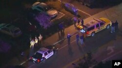 La police sur les lieux de la fusillade, en Californie, le 8 novembre 2018.