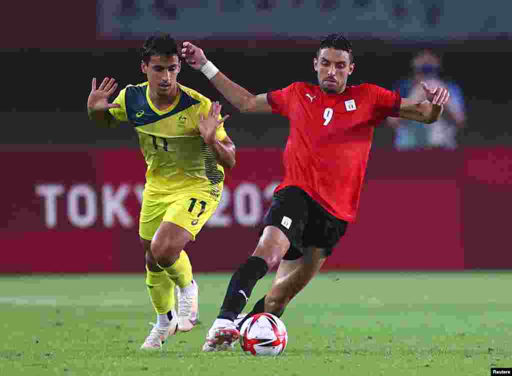 &nbsp;Daniel Arzani of Australia in action with Taher Mohamed of Egypt Soccer Football - Men - Group C - Australia v EgypREUTERS/Amr Abdallah Dalsh