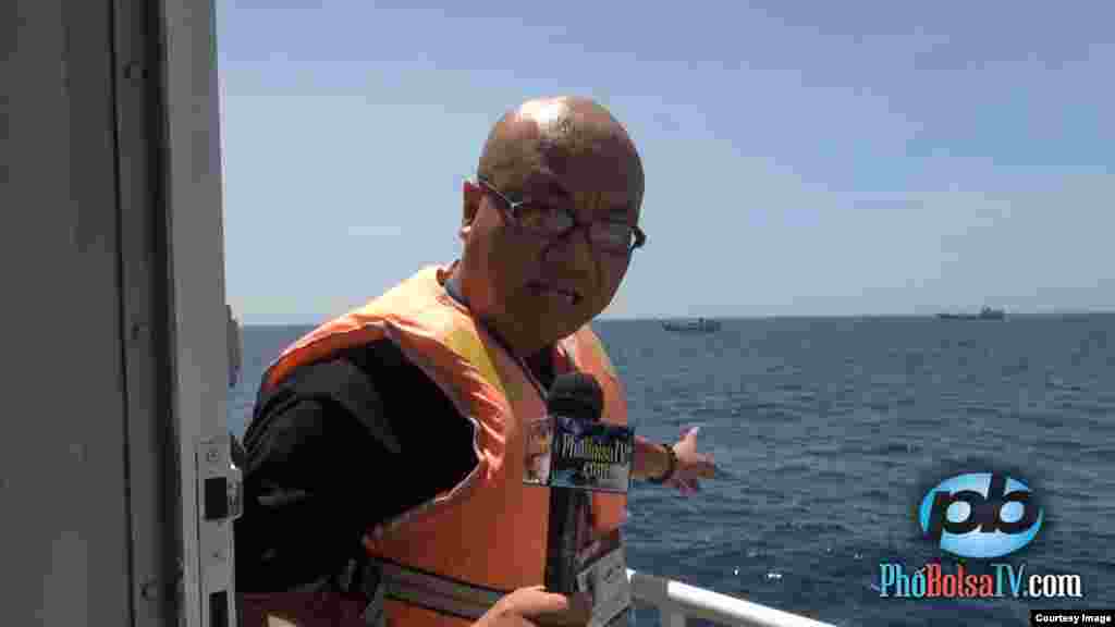 Journalist Vu Hoang Lan of Pho Bolsa TV reported from Vietnamese ships near the disputed Chinese oil rig in the South China Sea, May 18, 2014. (PhoBolsaTV.com)