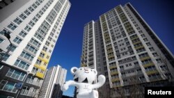 Maskot Olimpiade PyeongChang 2018 Soohorang di Desa Olimpiade Gangneung, Korea Selatan 25 Januari 2018. (Foto: dok).