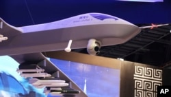 资料照 - 2018年2月25日在阿拉伯联合酋长国的阿布扎比举办的一次军用无人机展销会上，中国国家航空技术进出口公司展出的翼龙II察打一体无人机