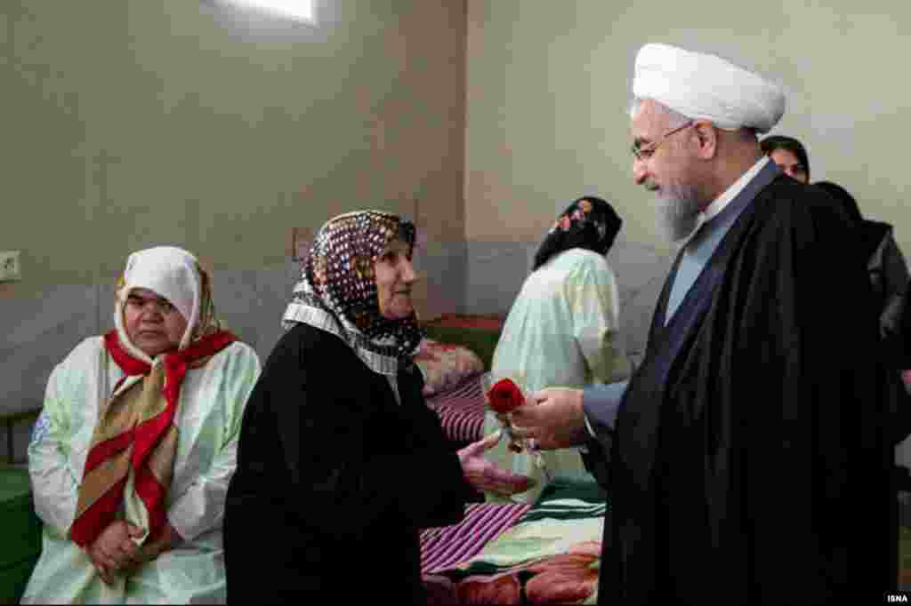  حسن روحانی در دیدار با معلولین و سالمندان